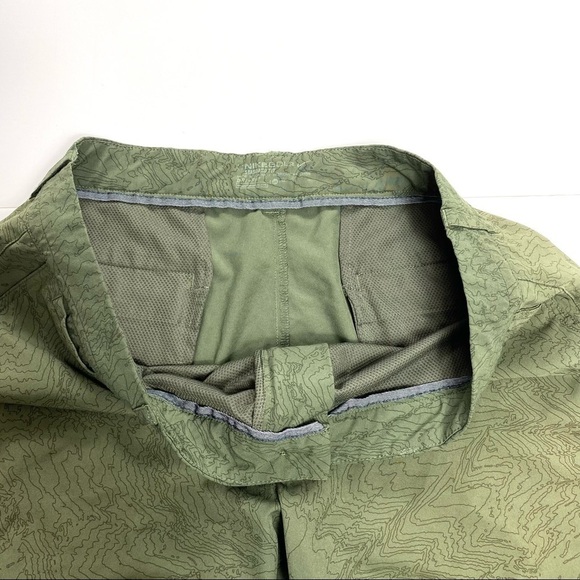 Nike Golf Standard Fit Golf Shorts Print Green - Picture 8 of 9